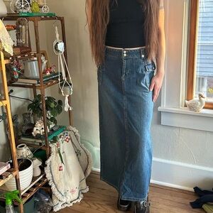 Vintage Y2K Cottagecore Denim Cargo Maxi Skirt by Old Navy - Size 6